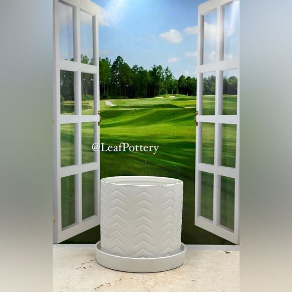 Arrow White Ceramic Planter Pot with Saucer Attached - Picture 6 of 9